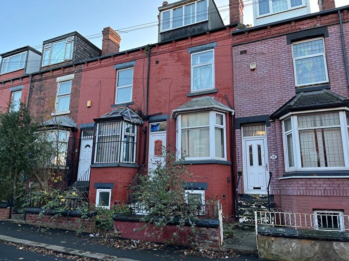 6 Bedroom Property For Sale In Nowell Mount, Leeds, West Yorkshire, LS9