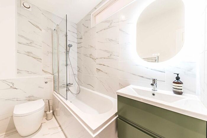 1 Bedroom Flat To Rent In St. Margarets Road, St Margarets, Twickenham, TW1