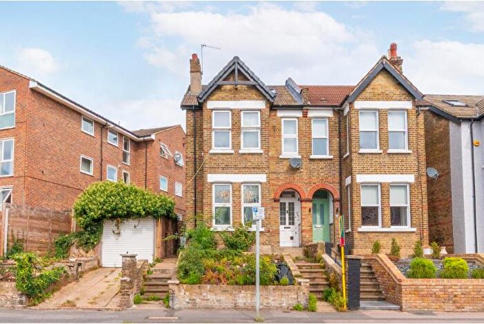 1 Bedroom Flat To Rent In Lower Road, Sutton, SM1