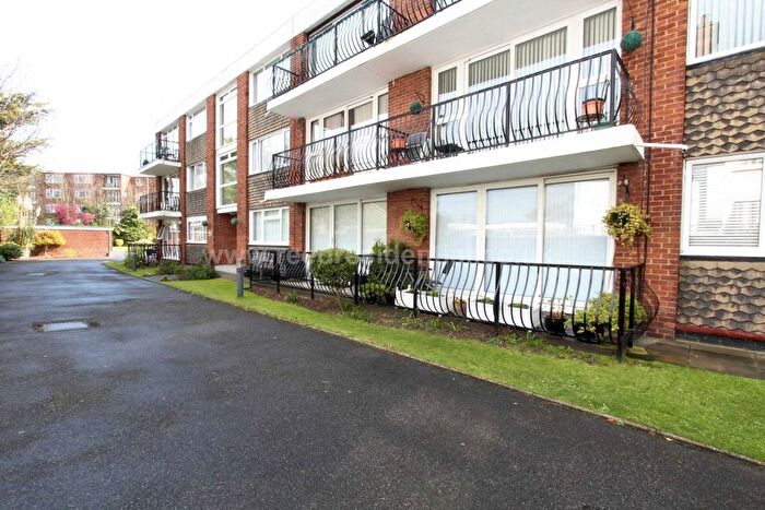 2 Bedroom Flat To Rent In Imperial Avenue, Westcliff On Sea, SS0