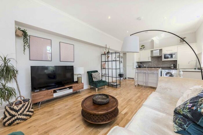 3 Bedroom Flat To Rent In Hilda Road, Southall, UB2