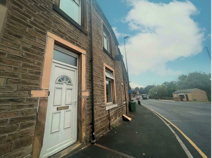 3 Bedroom House To Rent In Woodhead Road, Huddersfield, HD4