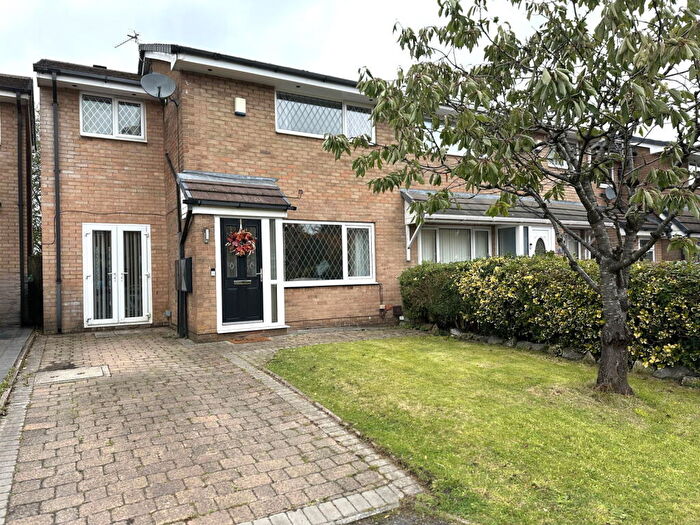 3 Bedroom Semi-Detached House For Sale In Penthorpe Drive, Royton, Oldham, OL2