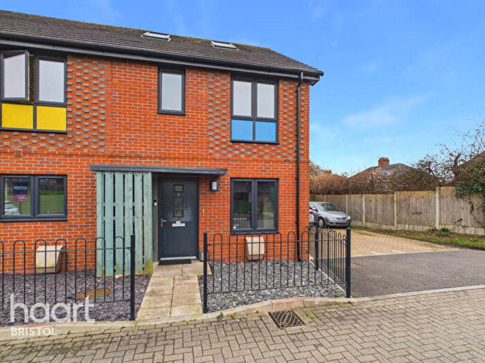 3 Bedroom End Of Terrace House For Sale In Paignton Square, Bristol, BS4