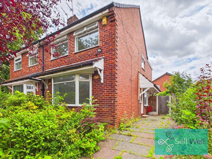 3 Bedroom Semi-Detached House For Sale In Worsley Road, Swinton, Manchester, M27