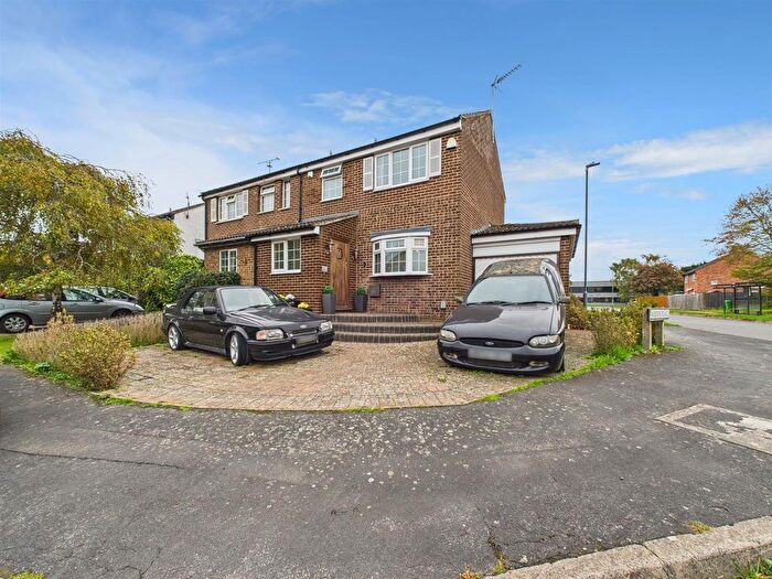3 Bedroom Semi-detached House For Sale In Austen Place, Haydon Hill, Aylesbury, HP19