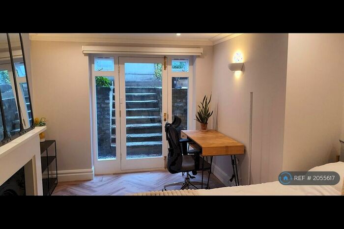 2 Bedroom Flat To Rent In Richmond Ave, London, N1