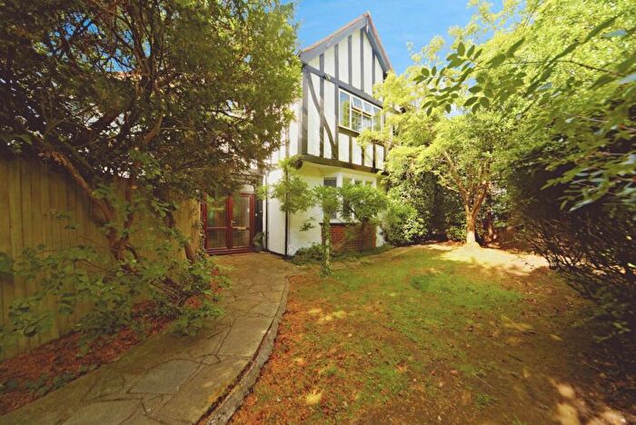 4 Bedroom Detached House For Sale In Whitgift Avenue, South Croydon, Surrey, CR2