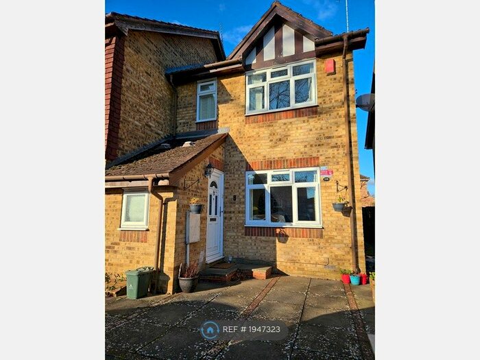 3 Bedroom End Of Terrace House To Rent In Clovelly Close, Pinner, HA5
