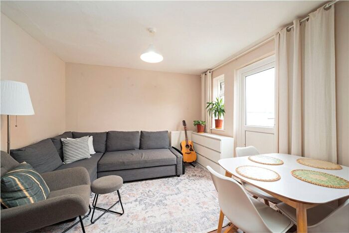 3 Bedroom Flat To Rent In Lower Richmond Road, London, SW15