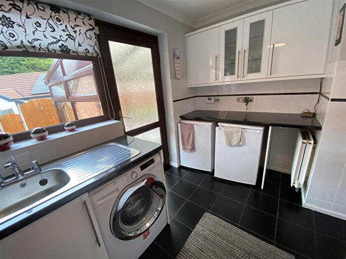2 Bedroom Detached Bungalow For Sale In Pennine Way, Located Off Chiltern Road, Swadlincote, DE11