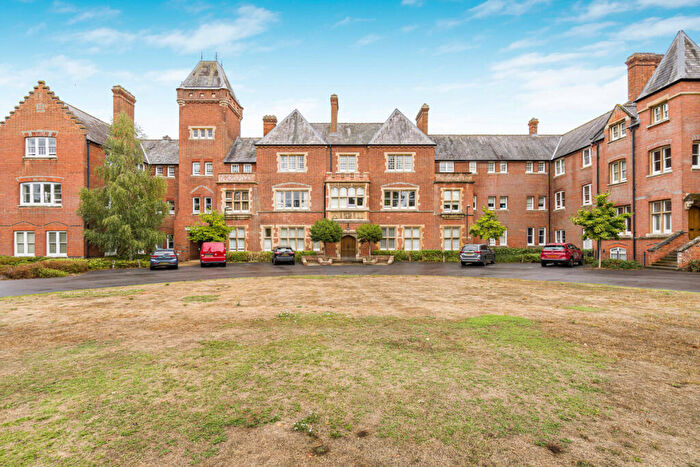 2 Bedroom Apartment For Sale In Hermitage Court, Cholsey, OX10