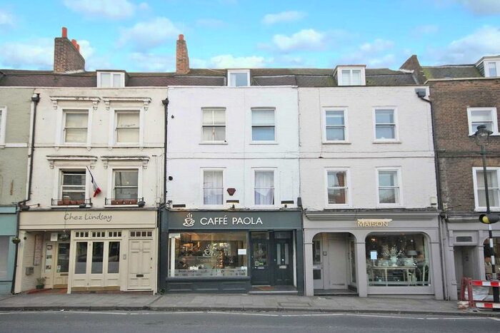 2 Bedroom Flat To Rent In Hill Rise, Richmond, TW10