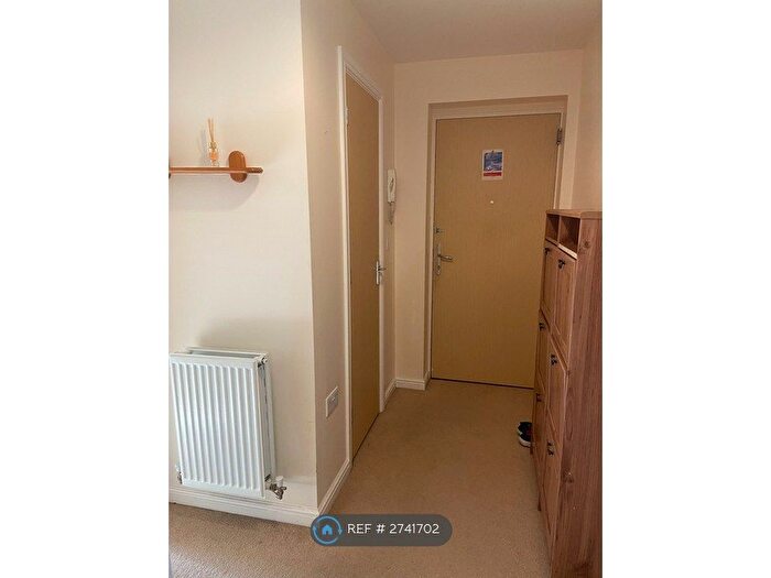 2 Bedroom Flat To Rent In Broughton Gate, Milton Keynes, MK10