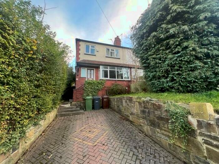 3 Bedroom House To Rent In Stonebridge Lane, Leeds, LS12