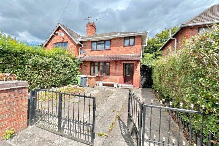 3 Bedroom Semi-Detached House To Rent In Deepmore Avenue, Walsall, WS2