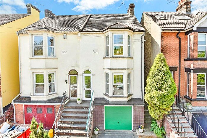 3 Bedroom Semi-detached House For Sale In Capstone Road, Chatham, Kent, ME5