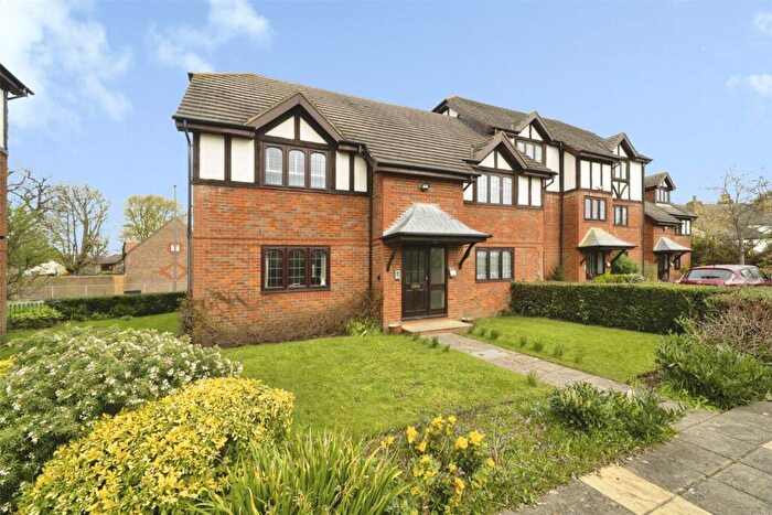 1 Bedroom Flat For Sale In High Street, West Molesey, Surrey, KT8