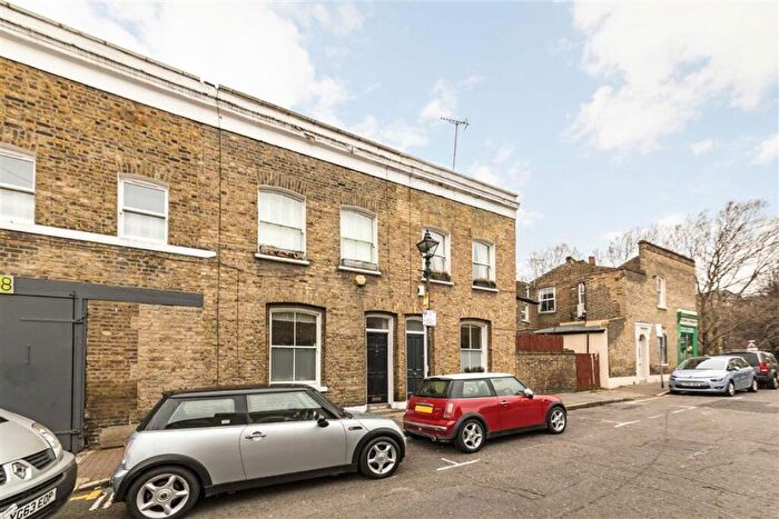 2 Bedroom Terraced House To Rent In Ravenscroft Street, Shoreditch, E2