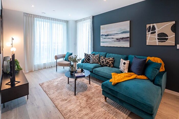 2 Bedroom Apartment For Sale In Meridian Way, London, N18