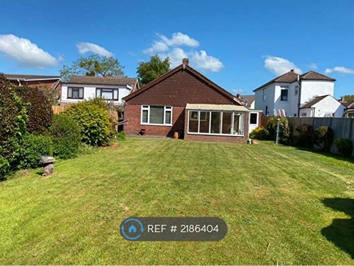 2 Bedroom Bungalow To Rent In The Drive, Fareham, PO16