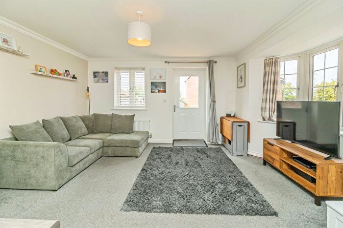 2 Bedroom End Of Terrace House For Sale In Aylesbury Drive, Houghton Regis, Dunstable, LU5