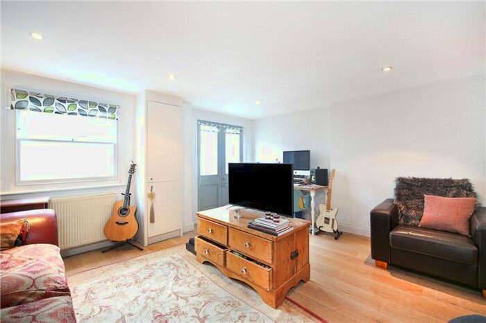 1 Bedroom Flat To Rent In Gayford Road, Shepherds Bush, London, W12