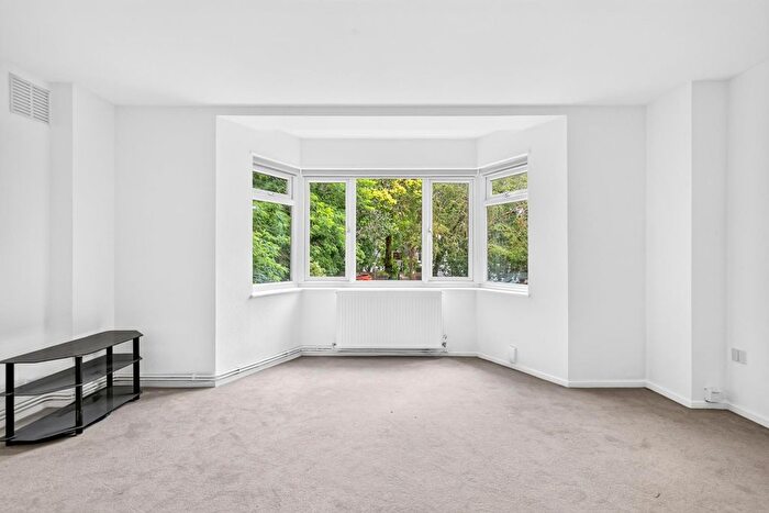 2 Bedroom Flat For Sale In St Johns Park, Blackheath, SE3