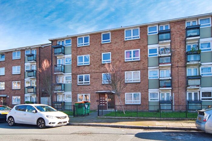 1 Bedroom Flat For Sale In Parr Road, East Ham, London, E6
