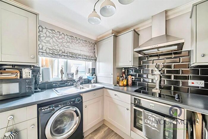 3 Bedroom Terraced House For Sale In All Saints Avenue, Margate, Kent, CT9 - Photo 2
