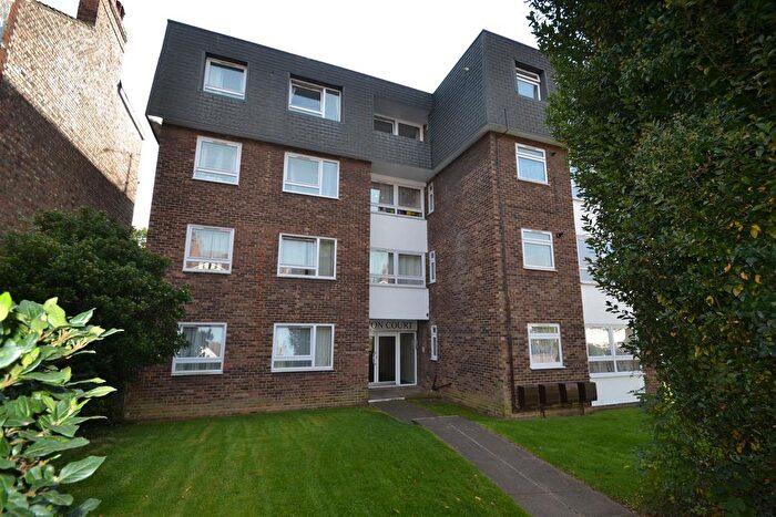 2 Bedroom Flat To Rent In Holden Road, London, N12