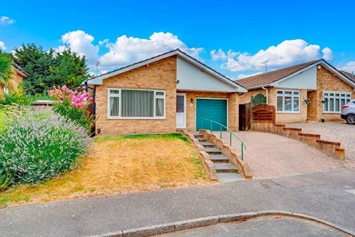 2 Bedroom Detached Bungalow For Sale In Burnt House Close, Wainscott, Rochester, Kent, ME3