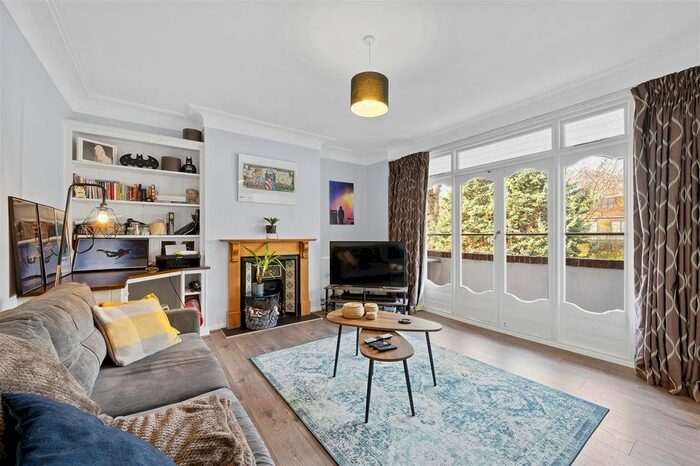 3 Bedroom Flat To Rent In Glendale Drive, London, SW19