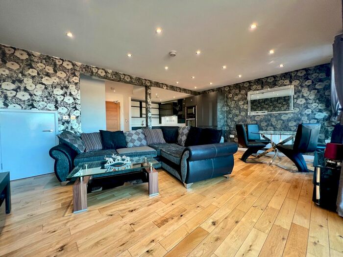 2 Bedroom Flat To Rent In York Road, Leeds, LS2