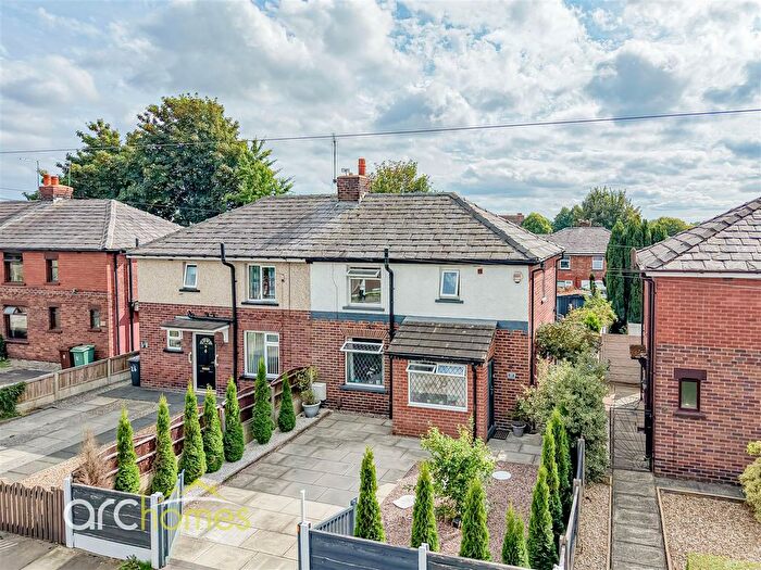 3 Bedroom Semi-Detached House For Sale In Norfolk Road, Atherton, Manchester, M46