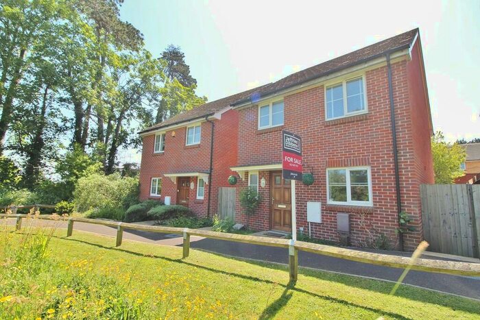 3 Bedroom Detached House To Rent In Portsdown View, Bedhampton, PO9