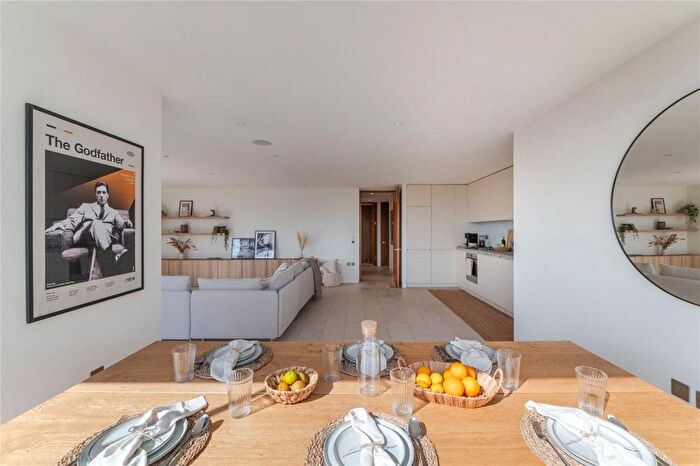 3 Bedroom Flat To Rent In Oval Road, London, NW1