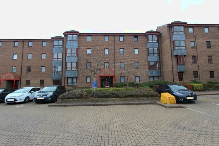3 Bedroom Flat To Rent In Sienna Gardens, Newington, Edinburgh, EH9