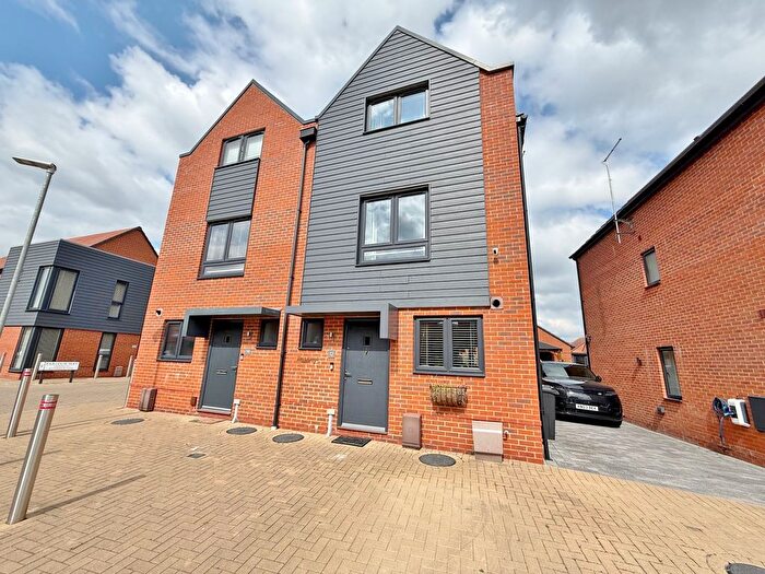 3 Bedroom Semi-Detached House For Sale In Chalk Way, Drayton, PO6