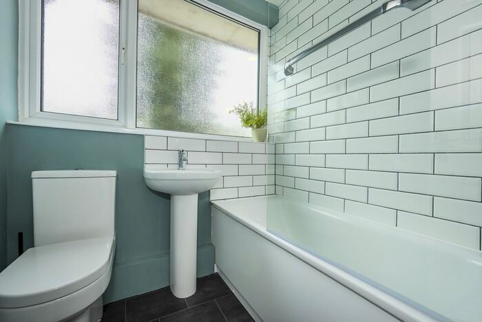 2 Bedroom Flat To Rent In Belvedere Close, Teddington, TW11