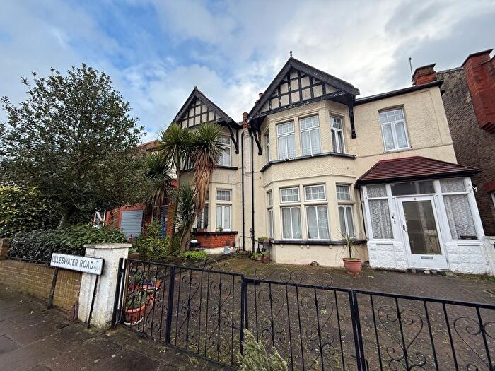 Studio To Rent In Ulleswater Road, London, N14