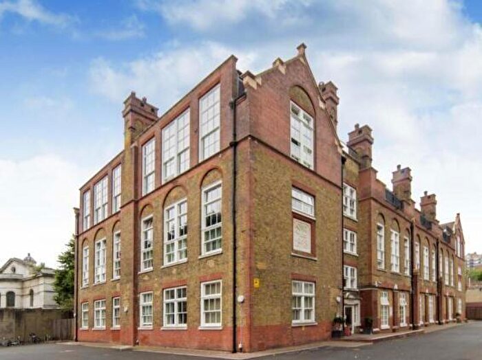 3 Bedroom Apartment For Sale In Mulberry Court, School Mews, London, E1