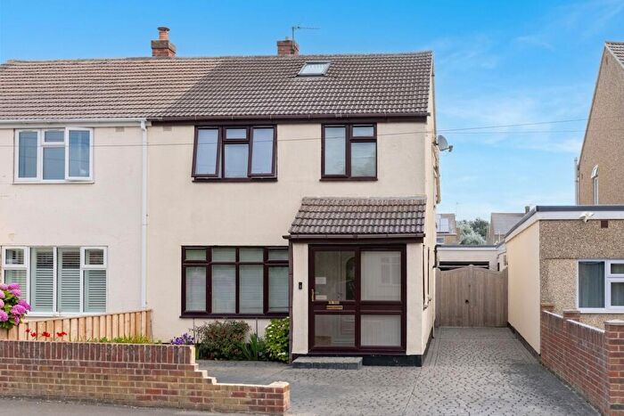 4 Bedroom Semi-Detached House For Sale In Springfield Road, Kidlington, OX5