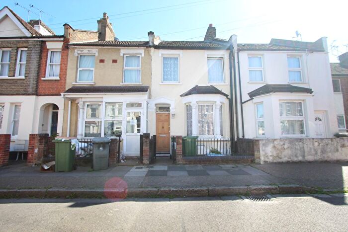 2 Bedroom Terraced House For Sale In Chadwin Road, London, E13