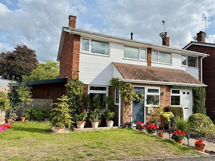 3 Bedroom Semi-Detached House For Sale In Queens Avenue, Oxfordshire, OX10