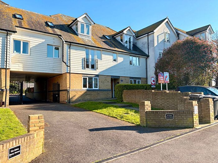 3 Bedroom Flat For Sale In Percy Avenue, Broadstairs, CT10