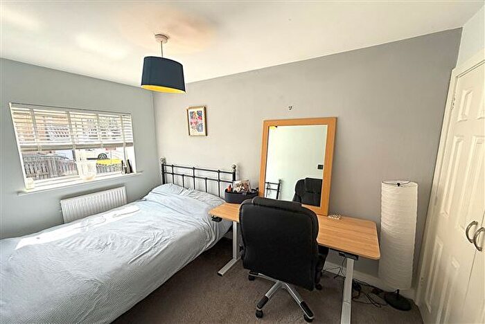 2 Bedroom End Of Terrace House To Rent In Lyminton Lane, Rotherham, S60