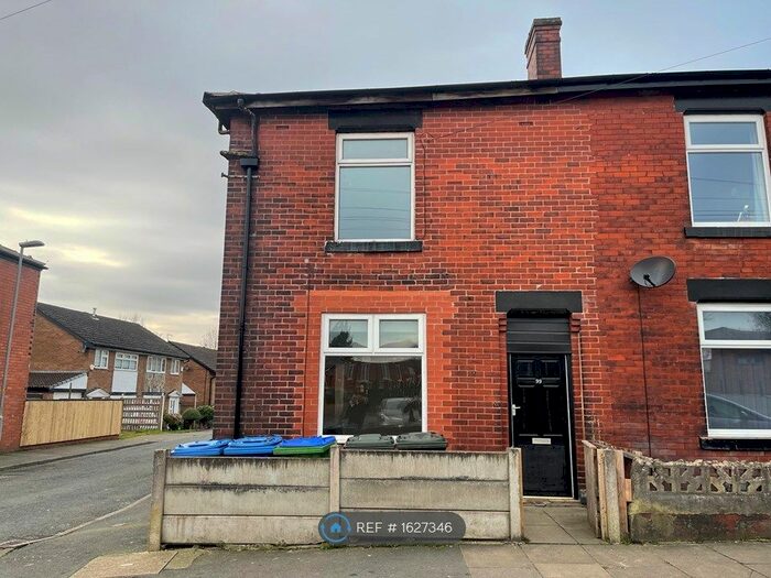2 Bedroom End Of Terrace House To Rent In Peel Lane, Heywood, OL10