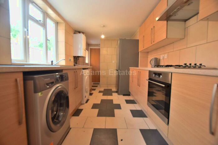 6 Bedroom Terraced House To Rent In Donnington Road, Reading, RG1