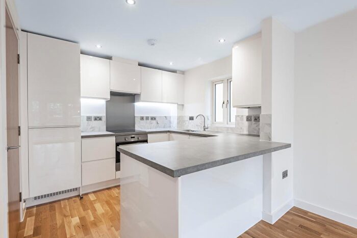 2 Bedroom Flat To Rent In Ainger Close, Aylesbury, HP19